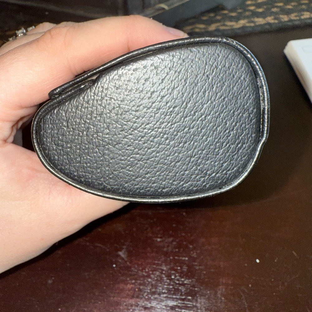 Burberry sunglasses case - Picture 4 of 5